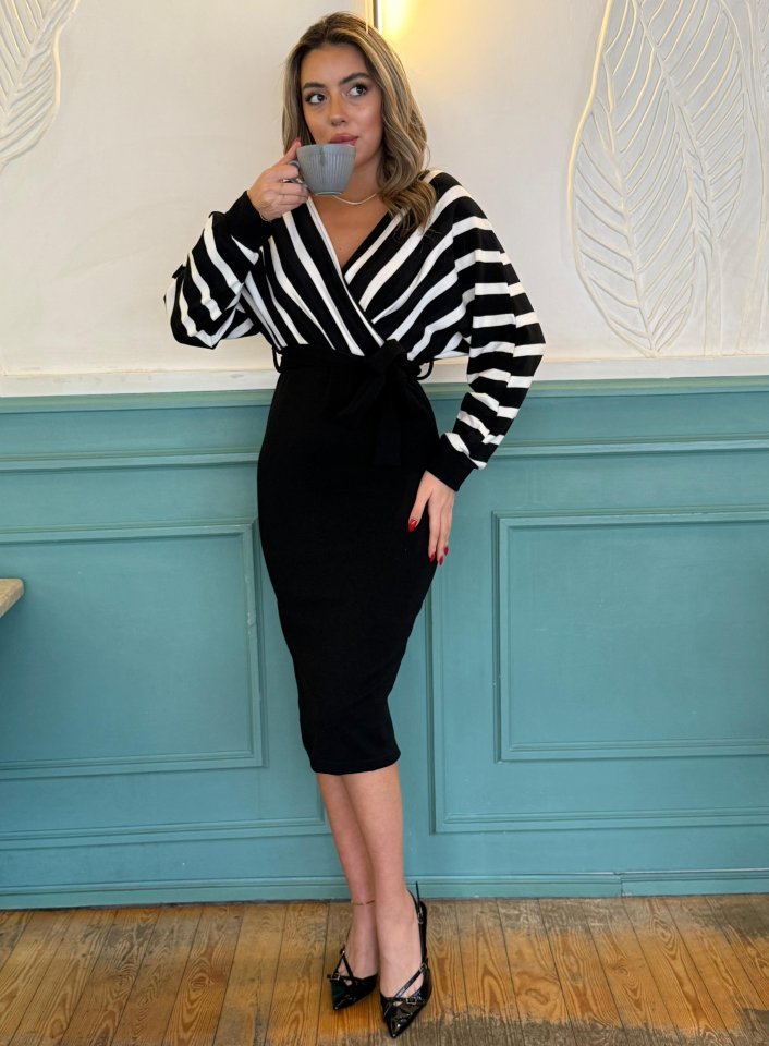 Uzun Kollu Kruvaze Yaka çizgi Desenli Kısa Triko Elbise - Görsel 2