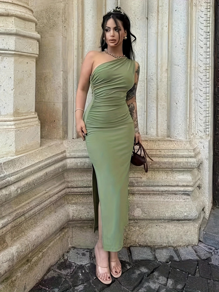 Kadın Tek Omuzu Açık Büzgülü Yandan Yırtmaçlı Uzun Sandy Elbise - Görsel 4