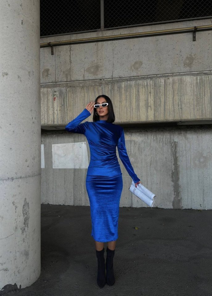 Kadın Uzun Kollu Yarım Balıkçı Yaka Büzgü Detay Kadife Kumaş Elbise - Görsel 4