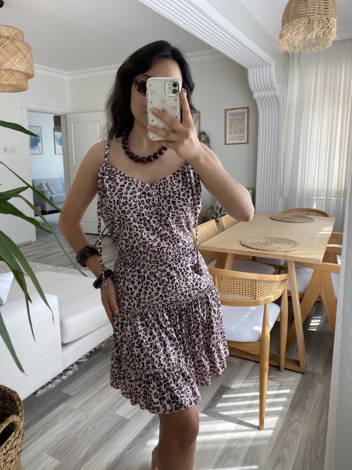 Kadın Askılı V Yaka Beli Pileli Leopar Desen Eteği Fırfırlı Süprem Elbise - Görsel 3