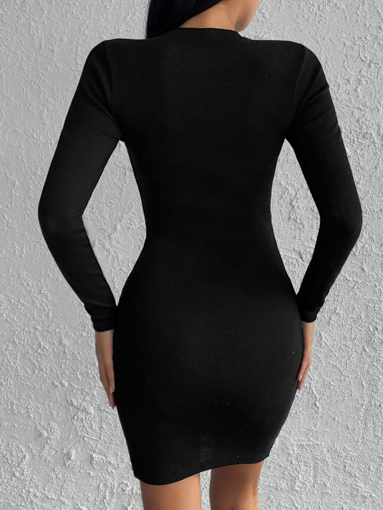 Kadın Siyah Uzun Kollu Bisiklet Yaka Yan Yırtmaç Düğme Detay Kısa Kaşkorse Elbise - Görsel 4