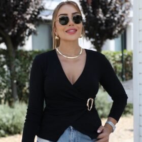 Kadın Uzun Kollu Kruvaze Yakalı Toka Detaylı Viskon Bluz