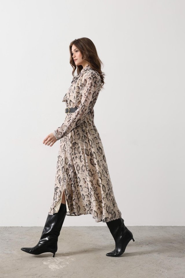 Yılan Desen Uzun Yaka Detaylı Elbise - Krem-Siyah - Görsel 3