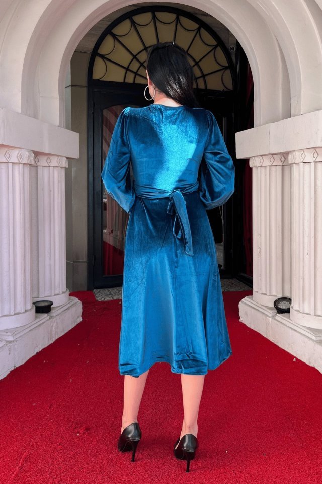 Kadın Uzun Kollu V Yaka Kuşak Dahil Kadife Kumaş Midi Boy Elbise - Görsel 3