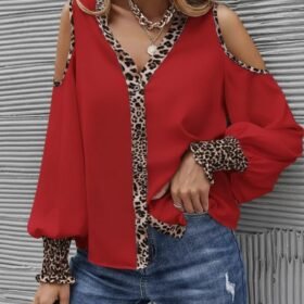 Kadın Omuzlardan Açık Yakalı önden Düğmeli Leopar Detaylı Sandy Bluz