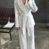 Ekru Beli Kuşaklı Ceket Ve Pantolon Parlak Takım