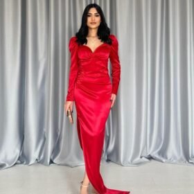 Kırmızı Göğsü Kuplu Yırtmaçlı Elbise