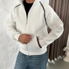 Erkek Oversize Dik Yaka Fermuarlı Sweatshirt - Zincir Nakışli Kanguru Cepli - Beyaz