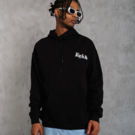 Erkek Oversize Üç İplik Kapüşonlu Sweat – Siyah Kol Ve Etek Ribana Detaylı, Ön Ve Sırt Baskılı, Kanguru Cepli Rahat Kalıp Model