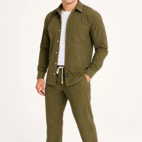 Erkek Kadife Oversize Takım – Gömlek Ve Pantolon İkili Set Füme Corduroy Şıklığı, Rahat Ve Zarif Duruş Yumuşak Dokulu Kadife Kumaş, Düğmeli Gömlek Üst Ve Lastikli Pantolon Alt Parça Ile Gün Boyu Konfor- Haki