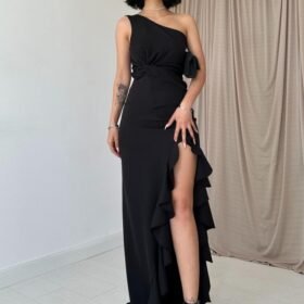 Siyah Yırtmaçlı Volanlı Elbise