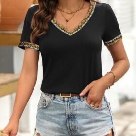 Kadın Kısa Kollu V şerit Etnik Desen Yakalı Viskon Bluz