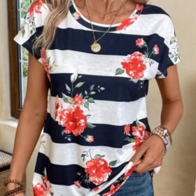 Kadın Çiçek Desenli Yatay Şeritli Bisiklet Yaka Tişört