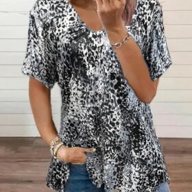 Kadın V Yaka Renkli Leopar Desen Büzgü Detay Süprem Bluz