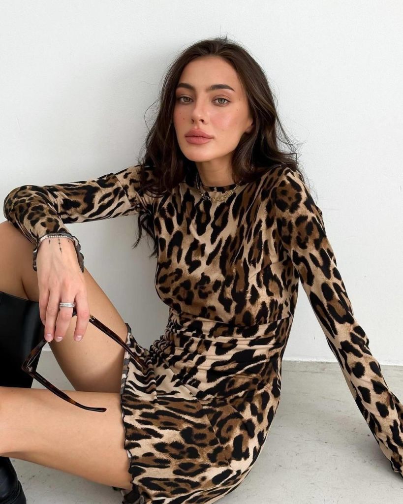 Kadın Uzun Kollu Sırtı Açık Bağlamalı Leopar Desenli Kısa Dalgıç Elbise - Görsel 2