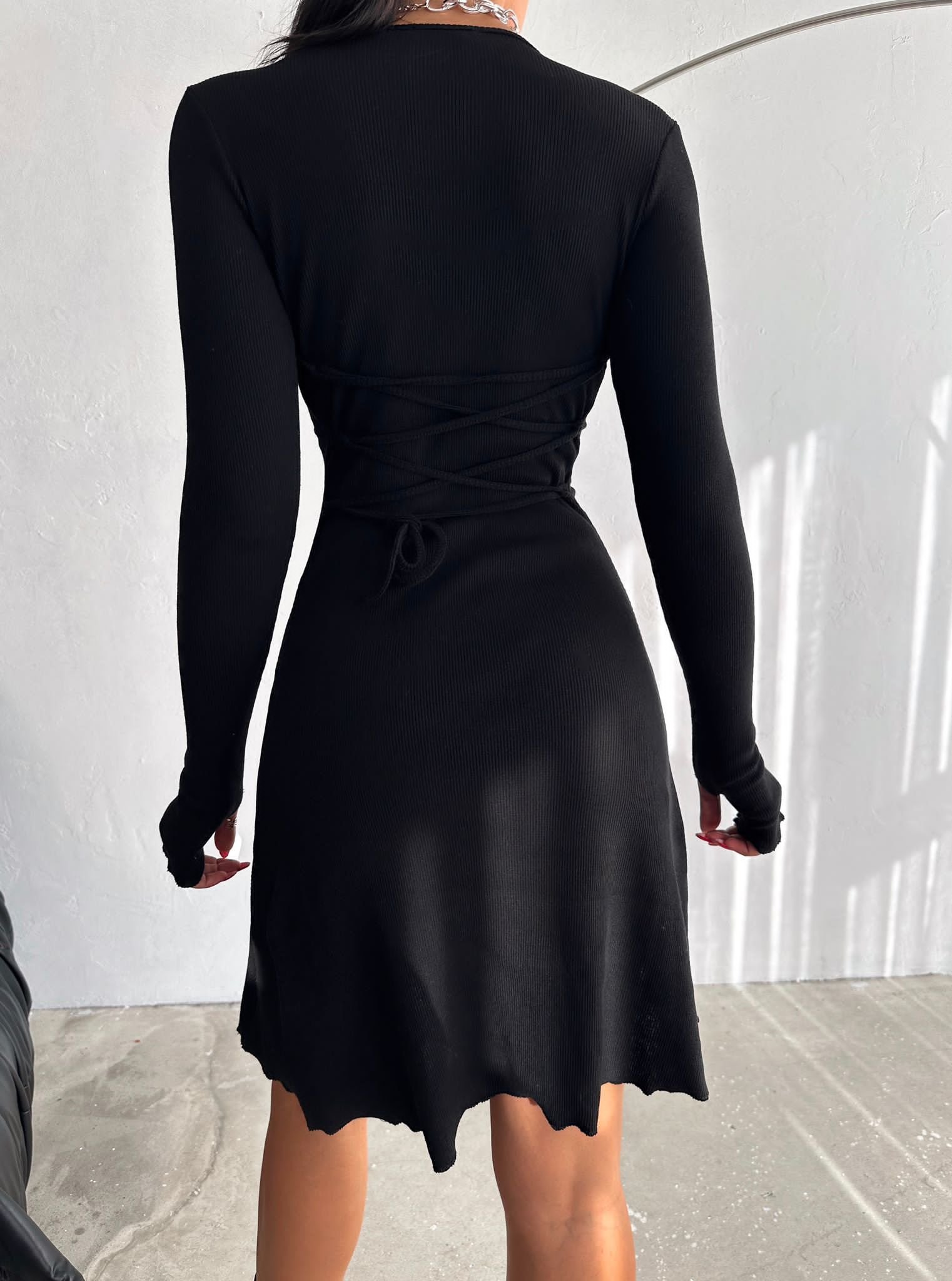 Kadın V Yaka Uzun Kollu Sırtı Ayarlanabilir Kopça Detay Kaşkorse Mini Elbise - Görsel 4