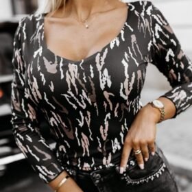 Kadın Uzun Kollu V Yaka Desenli Mikro Kumaş Bluz