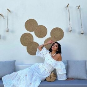 Pembe Omuzları Lastikli Brode Elbise