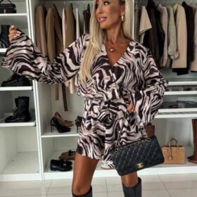 Kadın Salaş Kol Kruvaze Yaka Zebra Desen şort Tulum