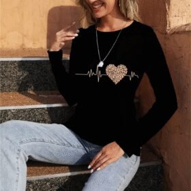 Kadın Uzun Kollu Bisiklet Yaka Kalp Desenli Bluz