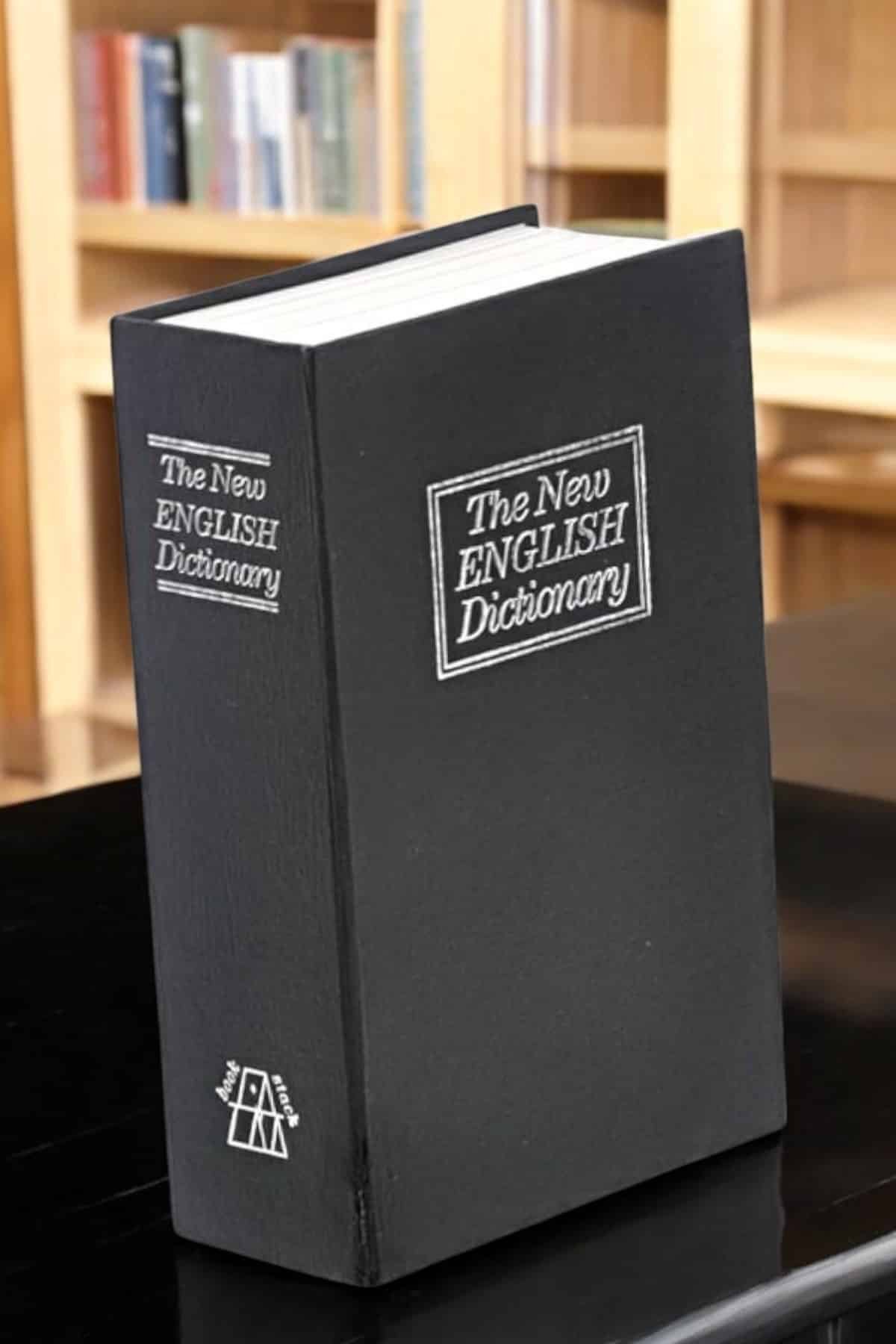 Gizli Kasa İngilizce Sözlüğü Kitap Görünümlü Anahtarlı Gizli Mini Çelik Kasa Kilitli - Görsel 2