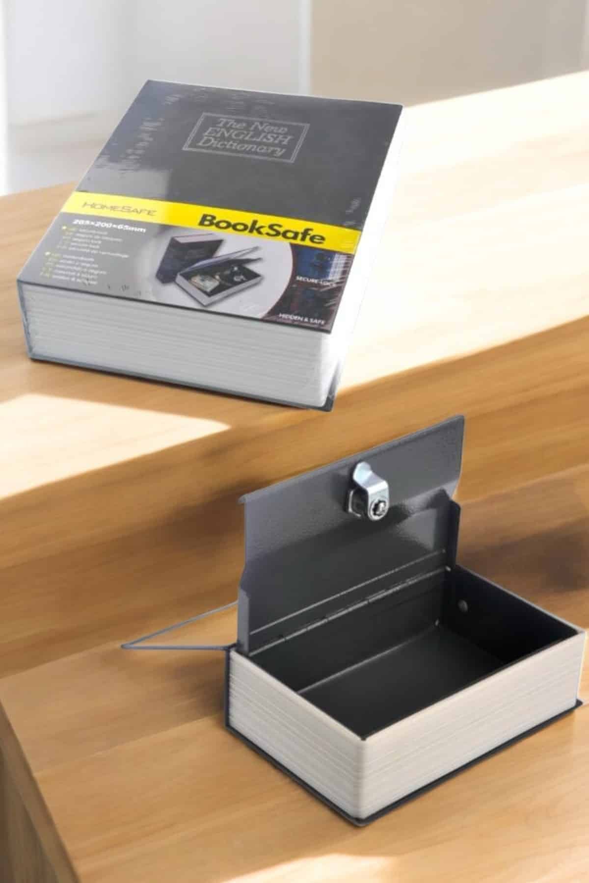 Gizli Kasa İngilizce Sözlüğü Kitap Görünümlü Anahtarlı Gizli Mini Çelik Kasa Kilitli - Görsel 3
